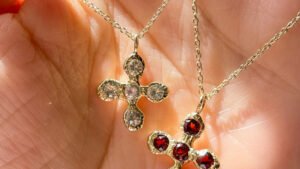 Light Luxury Floral Cross Pendant Delicate Zircon Necklace