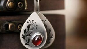 European And American Retro Drop-shaped Pomegranate Carved Earrings National Fashion