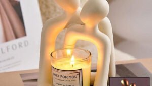 Heartwarming Loving Couple Resin Statue - A Timeless Modern Home Decor Accent For Bookshelves, Office Desks, And Nightstands Valentine's Day Gift