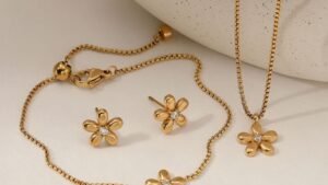 New Stainless Steel Flower Bracelet Necklace And Earring Suit Simple Fashion