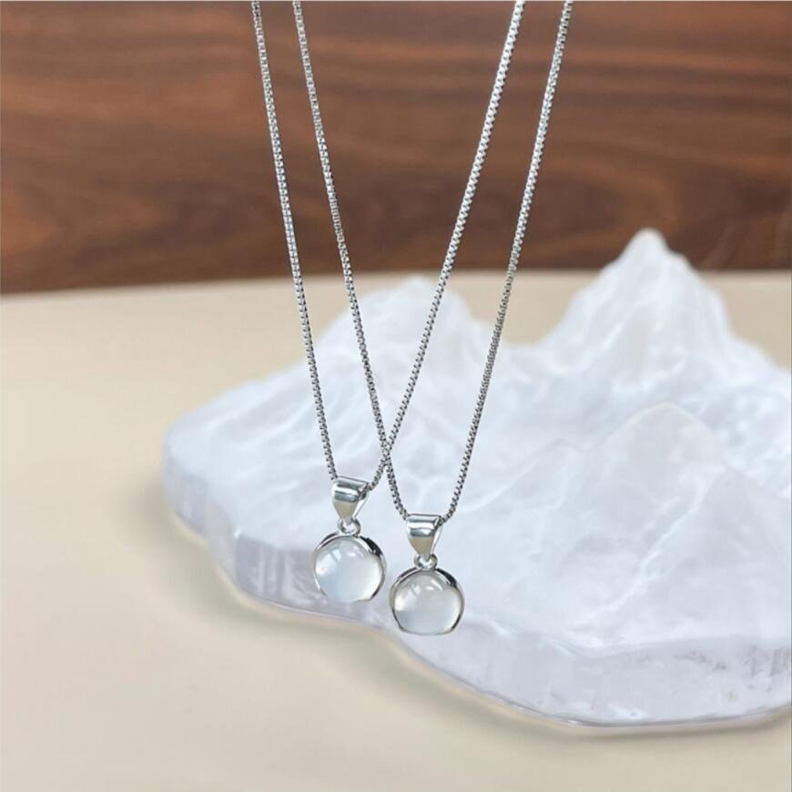 Women's Korean-style Simple Oval Pendant Necklace - Image 2