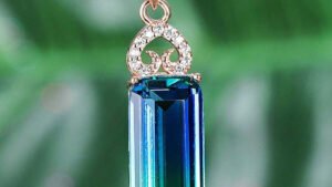 Light Extravagant Love Heart Diamond Square Pendant Necklace