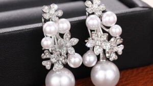 Women's Versatile Casual Pearl Flower Earrings