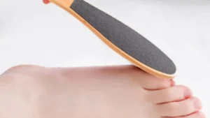 1 Pcs Portable Sandpaper Foot File Callus Dead Skin Remover Pedicure Double Side Wooden Handle Pedicure Tools Callus Remover
